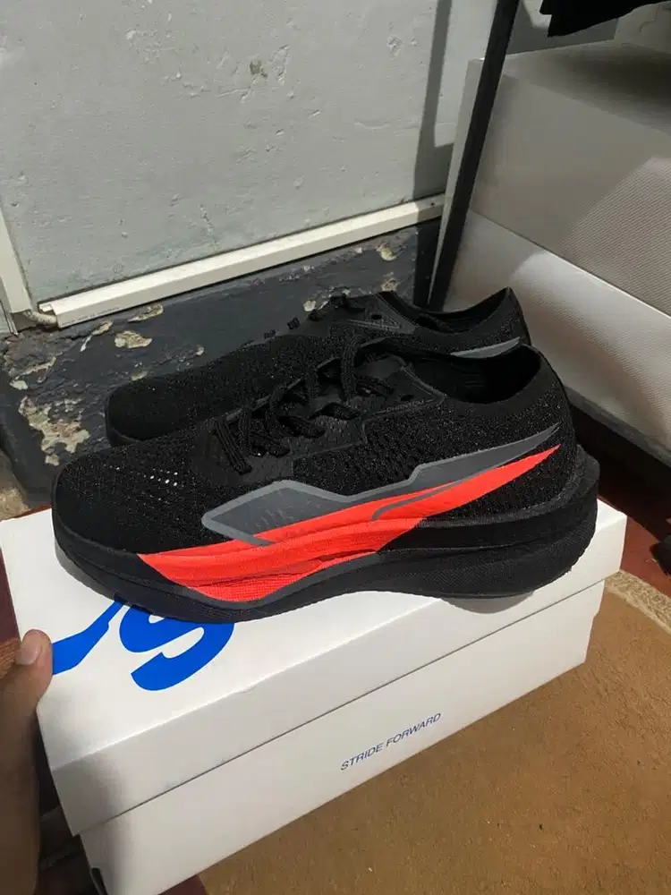 Sepatu Running Stryde Phantom