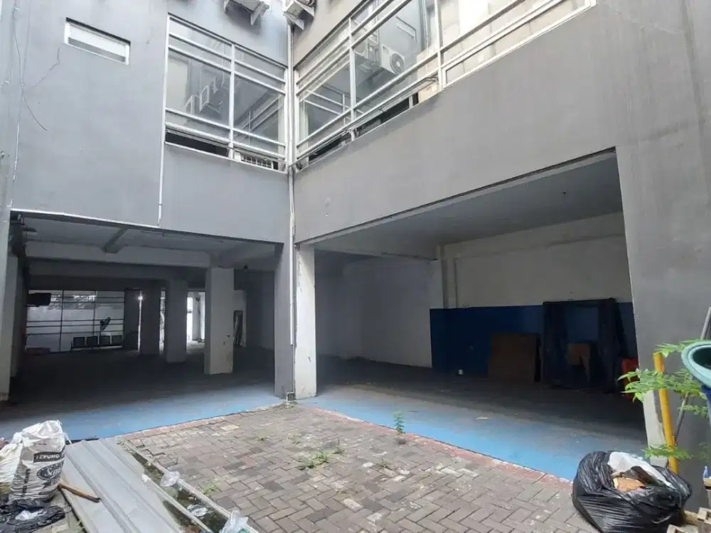 Dijual Gedung Kantor 4,5 lantai di Raya Kedung Cowek