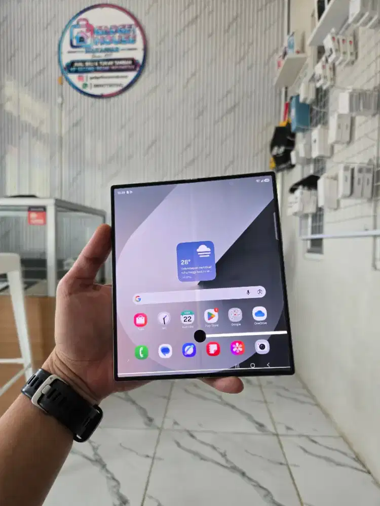 Samsung Z Fold 6 256GB Silvershadow Ex SEIN (-minus cek gambar)