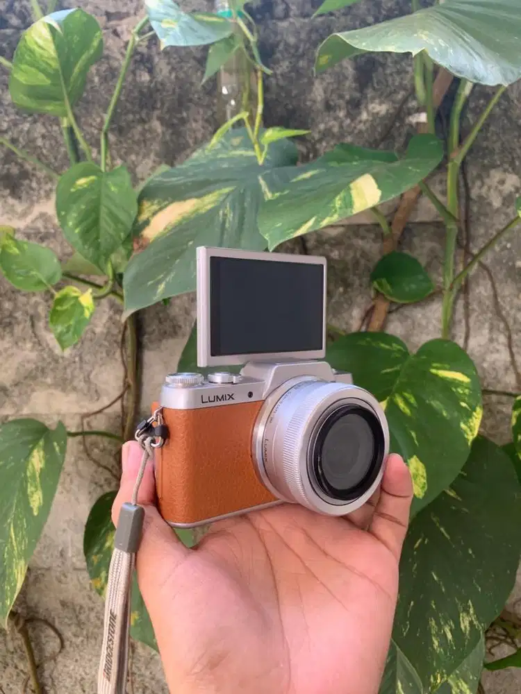 Panasonic Lumix GF8 4K Wifi Kit 12-32mm Cokelat Vintage