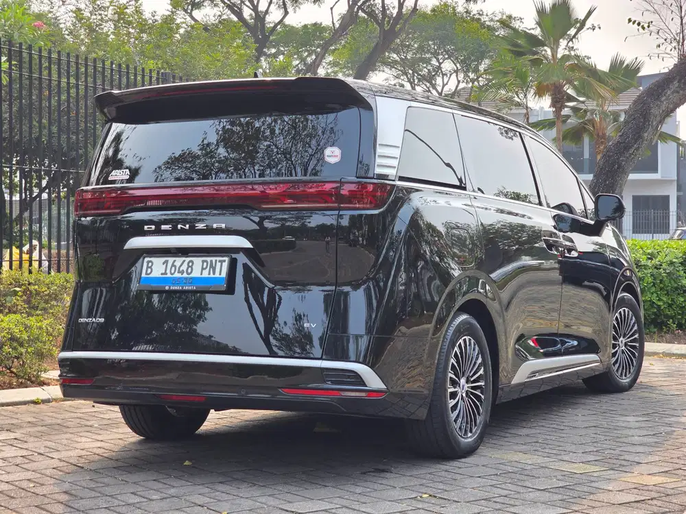 DENZA D9 EV 2025 BLACK ON BROWN BEKAS RASA BARU TDP 200.JT NEGO !!