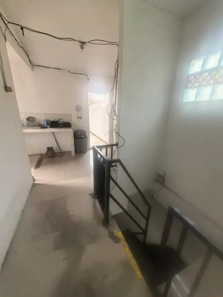 Sisa 1 kamar Mezanin Bayar Bulanan AC Kamar Mandi Dalam di Condet