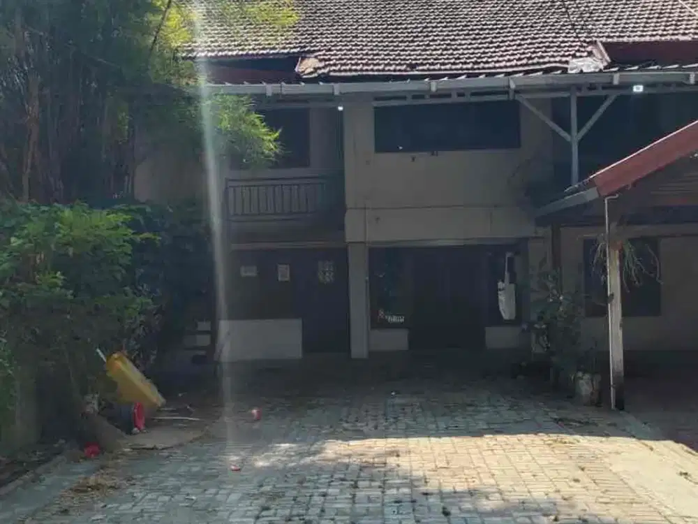 Rumah lama bisa untuk cafe, minimarket, salon, tempat gym di pinggir jalan raya cempaka putih barat jak pus