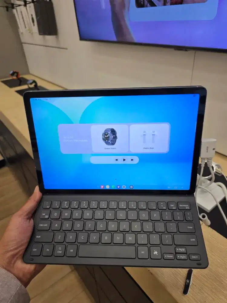 SAMSUNG TAB S10 FE 5G BONUS KEYBOARD + COVER CASE, SPEN DAN SPEAKER