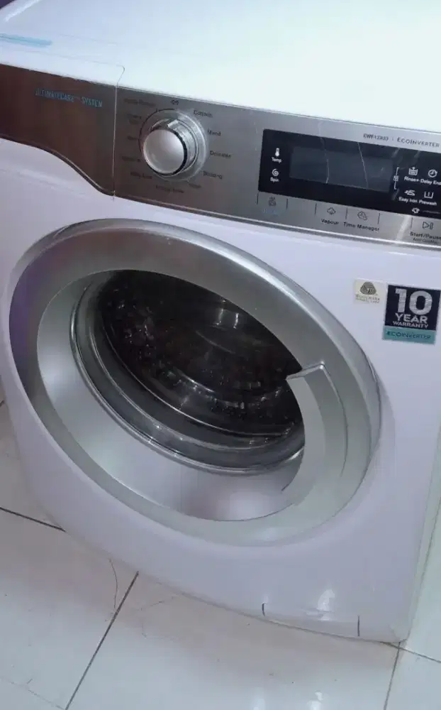 Jual cepat Mesin cuci Frontloading Electrolux 9kg model baru,like new