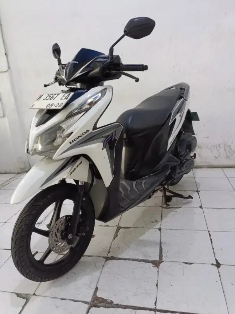 vario 125 iss putih thn 2013