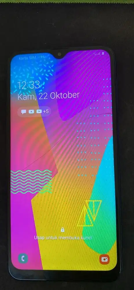 Samsung M10 batangan seadanya aja retak tempered glas aja