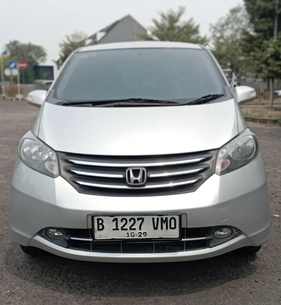Honda Freed 1.5 PSD AT 2010 Silver Met Istimewa Sekali Sangat Terawat