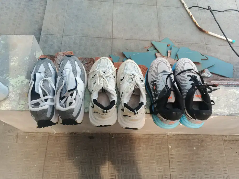 Sepatu olahraga bekas 2 baru 1