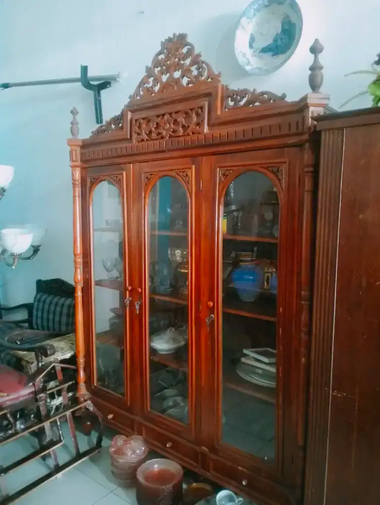 Lemari hias kayu jati