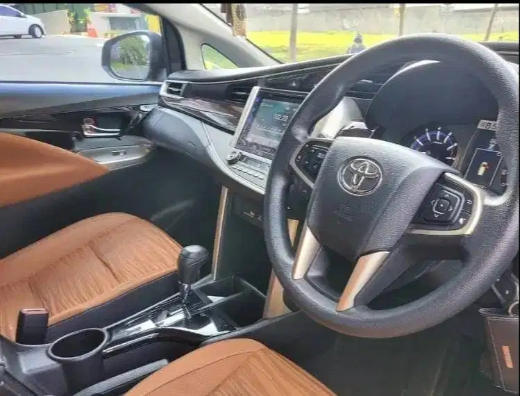 toyota kijang innova (2019)