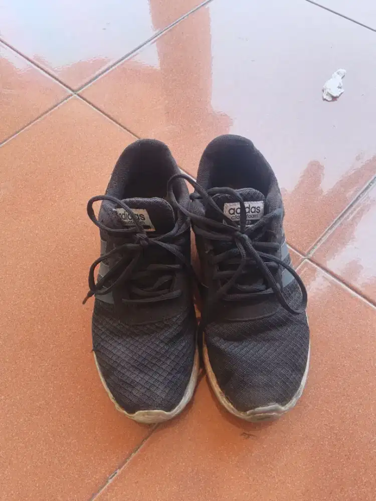 Sepatu second Adidas size 41