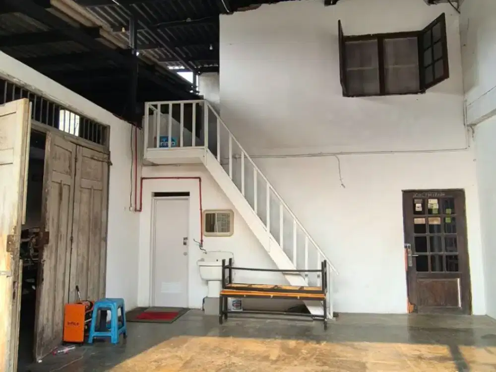 DIJUAL/DISEWAKAN Gudang dan kantor di lokasi strategis pinggir jalan di Kemayoran, Jakarta Pusat