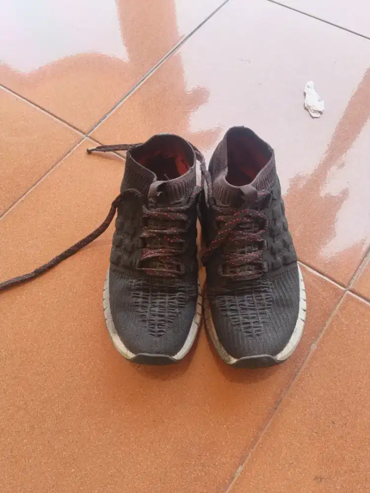 Sepatu second under armor 41