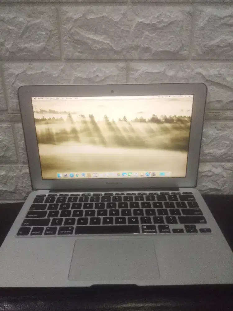 bu jual MacBook Air 11 2015 i5 4gb/ssd128gb