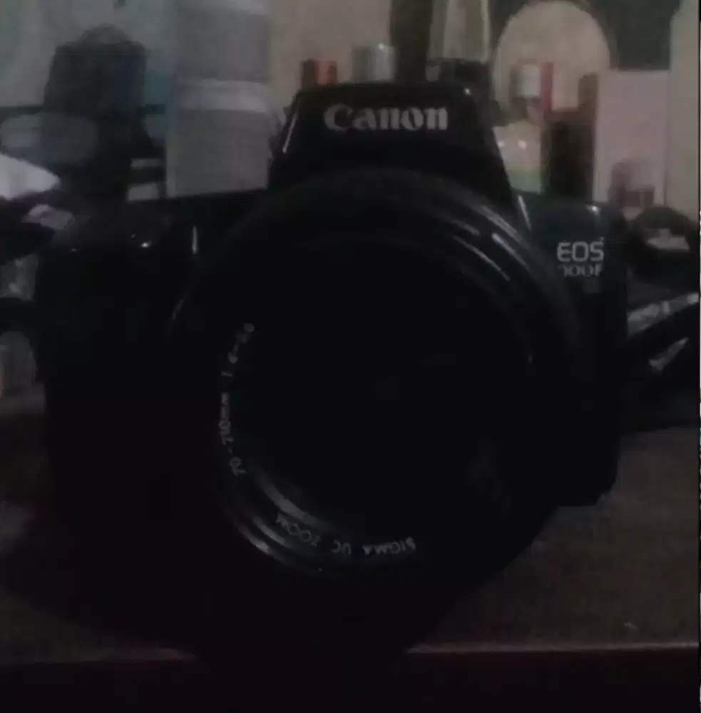 Punya kamera Canon eos 1000f minus GK ada batre