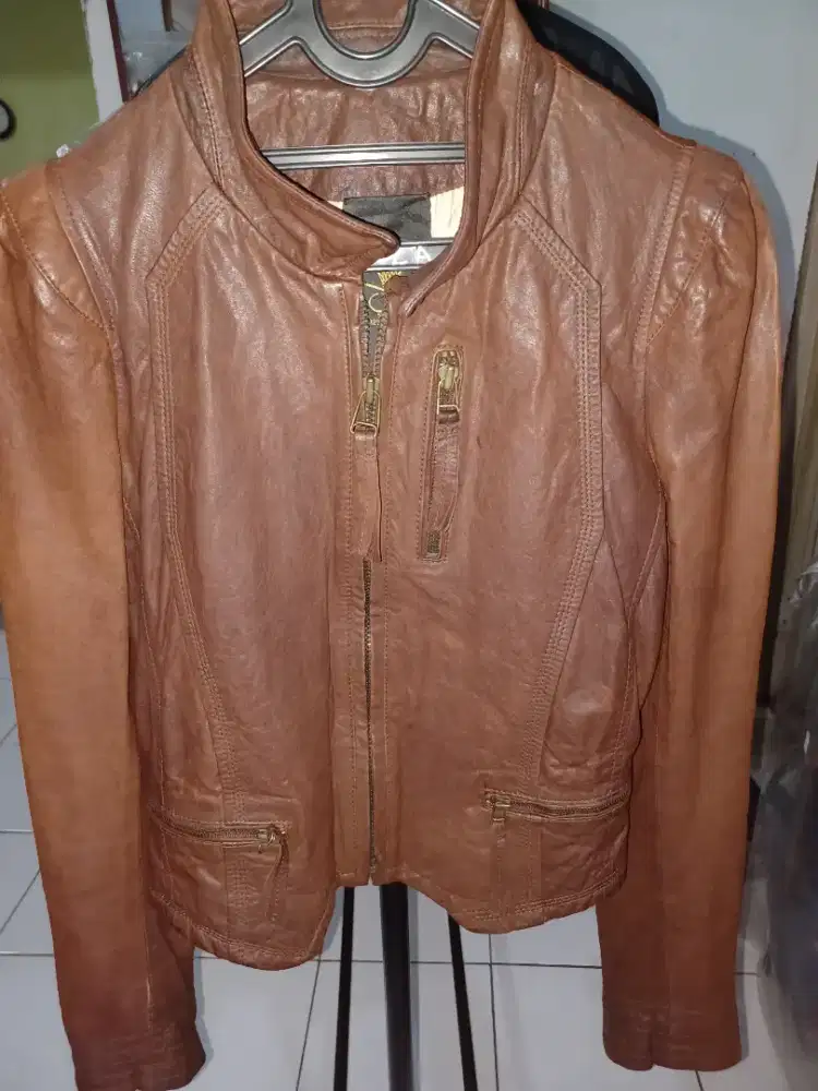 Jaket kulit Crop