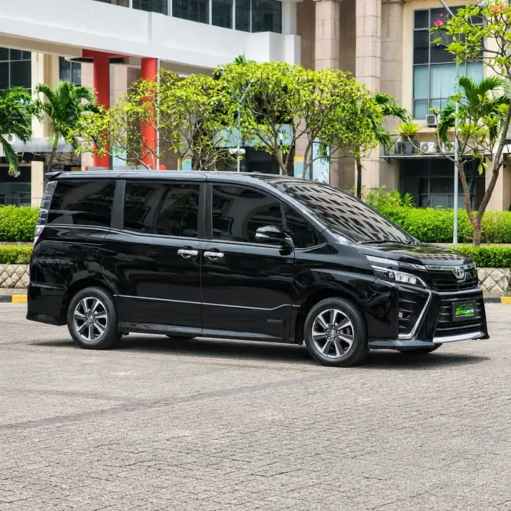 [LOW KM] TOYOTA VOXY 2019
