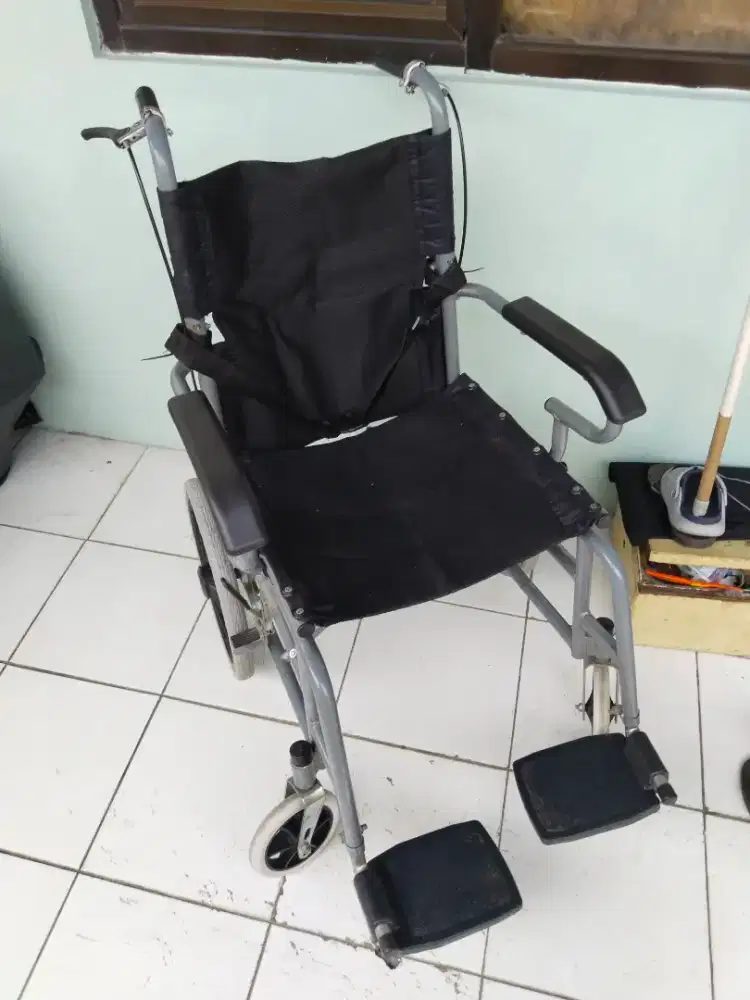 Kursi roda bekas