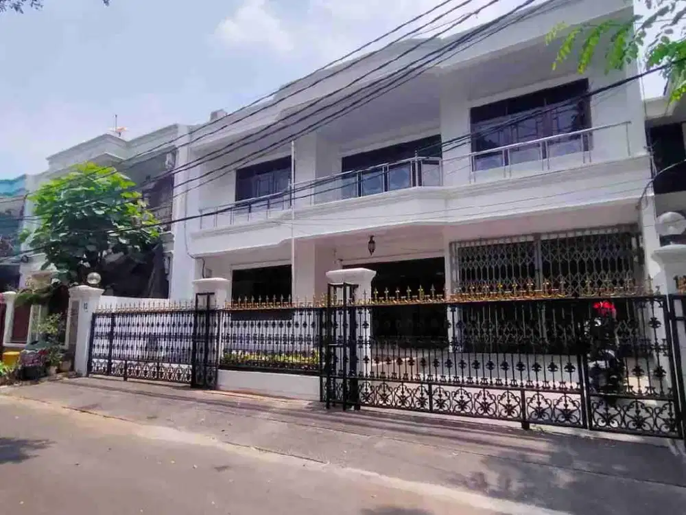 Rumah besar disewakan di Tebet Timur