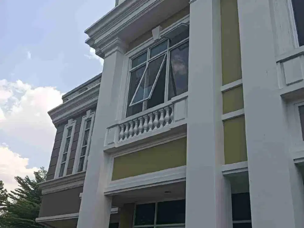 jual ruko baru  3 lantai  siap huni