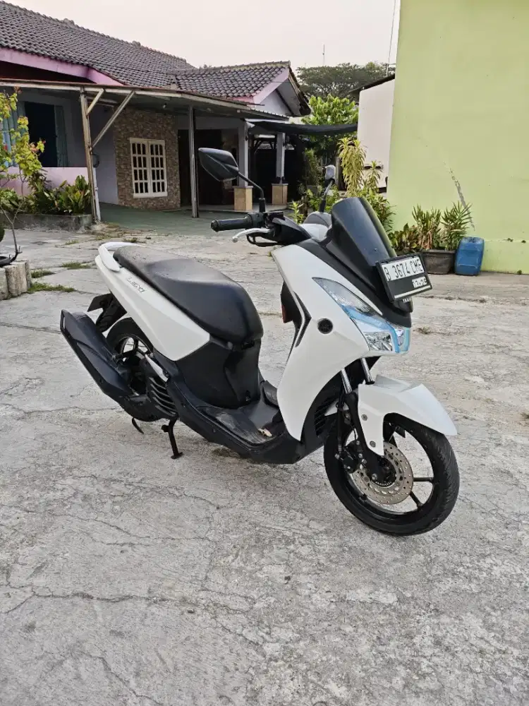 YAMAHA LEXY 2019 PUTIH