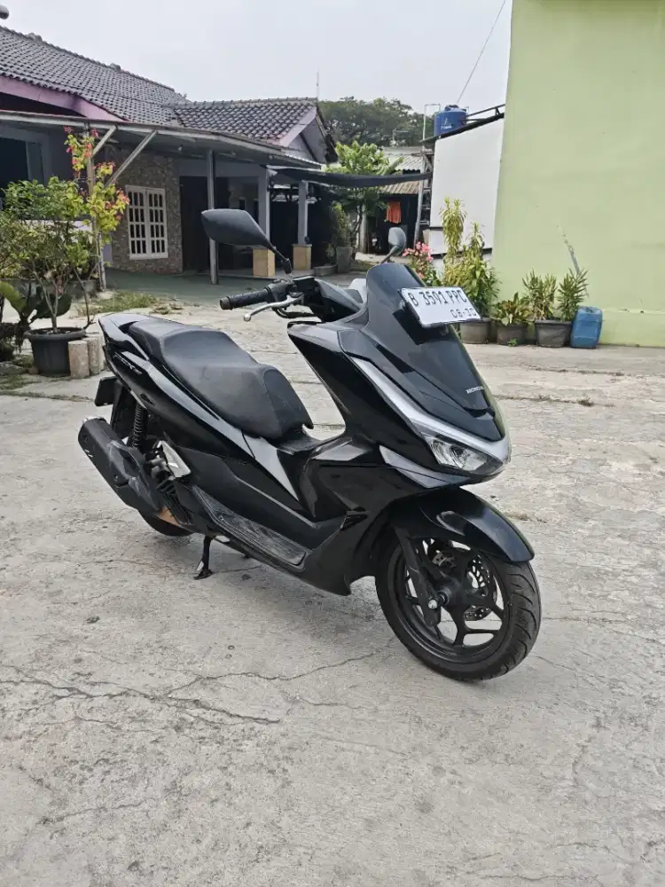 HONDA PCX 2025 HITAM