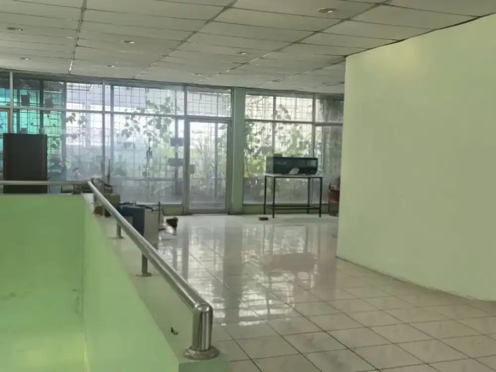 Disewakan Ruko 3 Lantai Soekarno Hatta Dekat Tenth Avenue, LB 1.004 m² – Rp550 Jt/Tahun