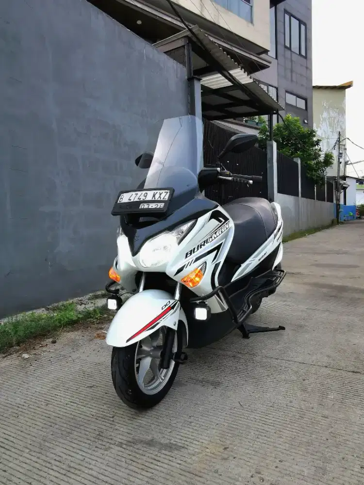 MURAH Suzuki burgman 200 kondisi istimewa bisa Tt barang apa saja