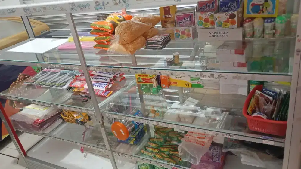 Etalase bekas jualan