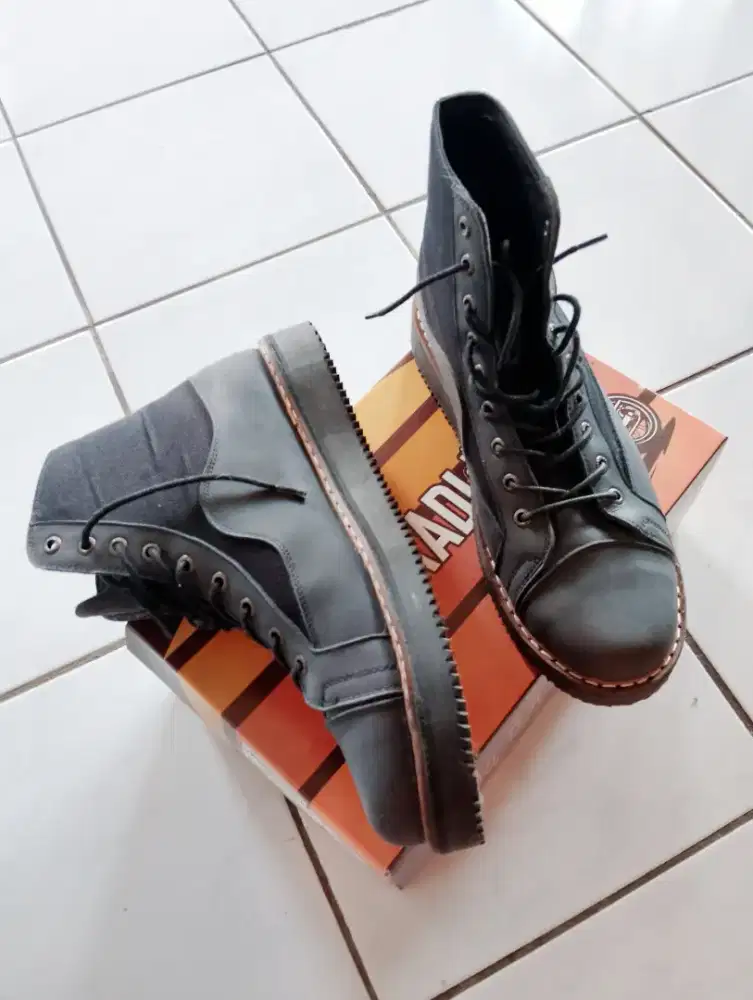 Boot kulit asli