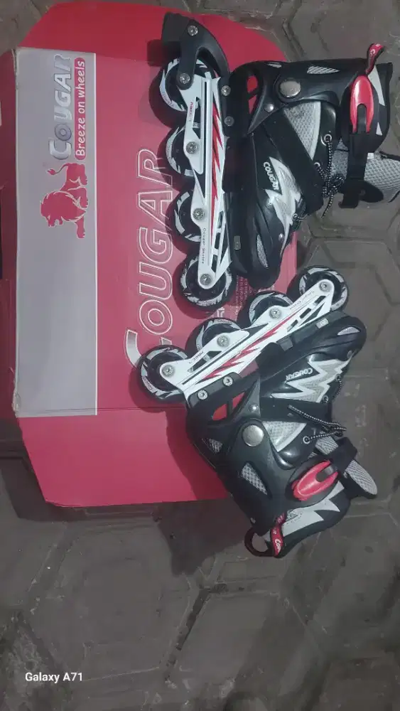 JUAL SEPATU RODA COUGAR SIZE 34 37 ORIGINAL HITAM JARANG DIPAKAI SPTBR