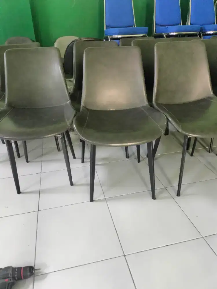 Kursi makan/resto Merk INFORMA pakai spoon lapisan imitasi kaki besi
