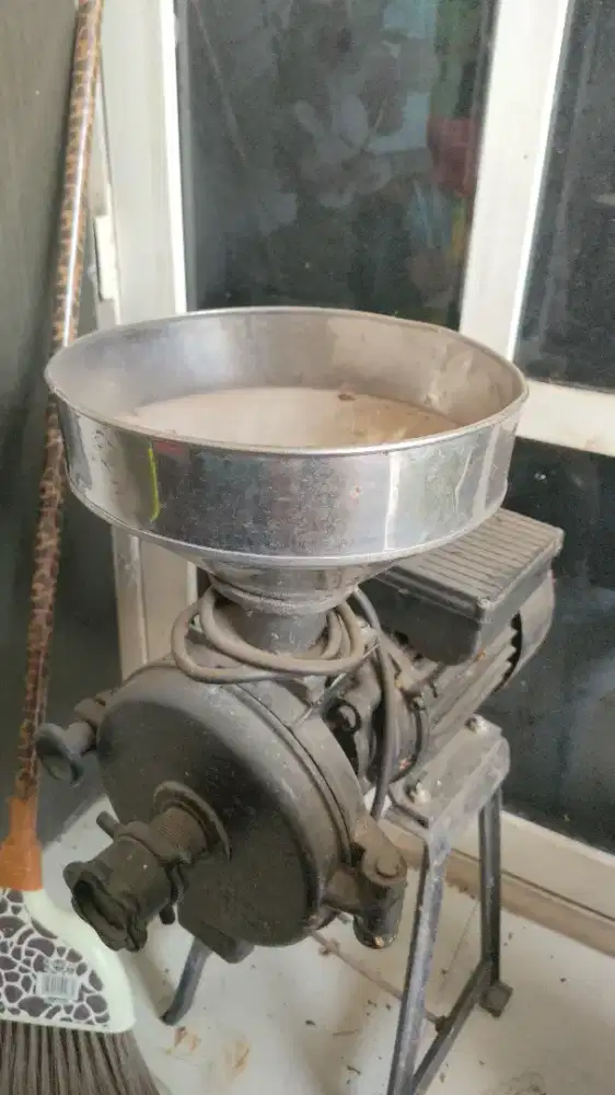Mesin penghalus biji kopi