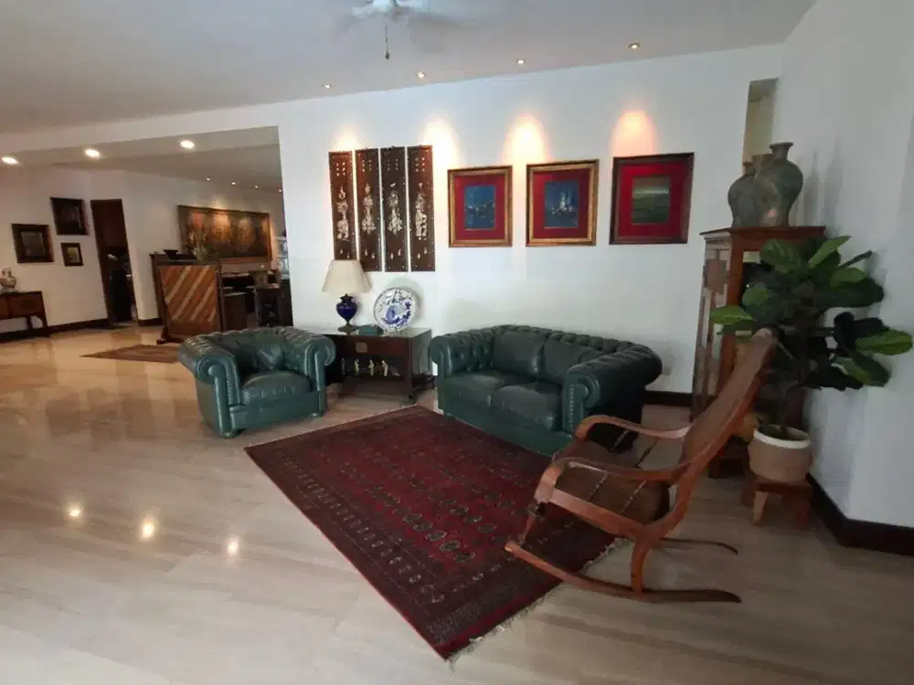 Rumah mewah 1 lantai di Jual di Area Jalan MPR di Cilandak