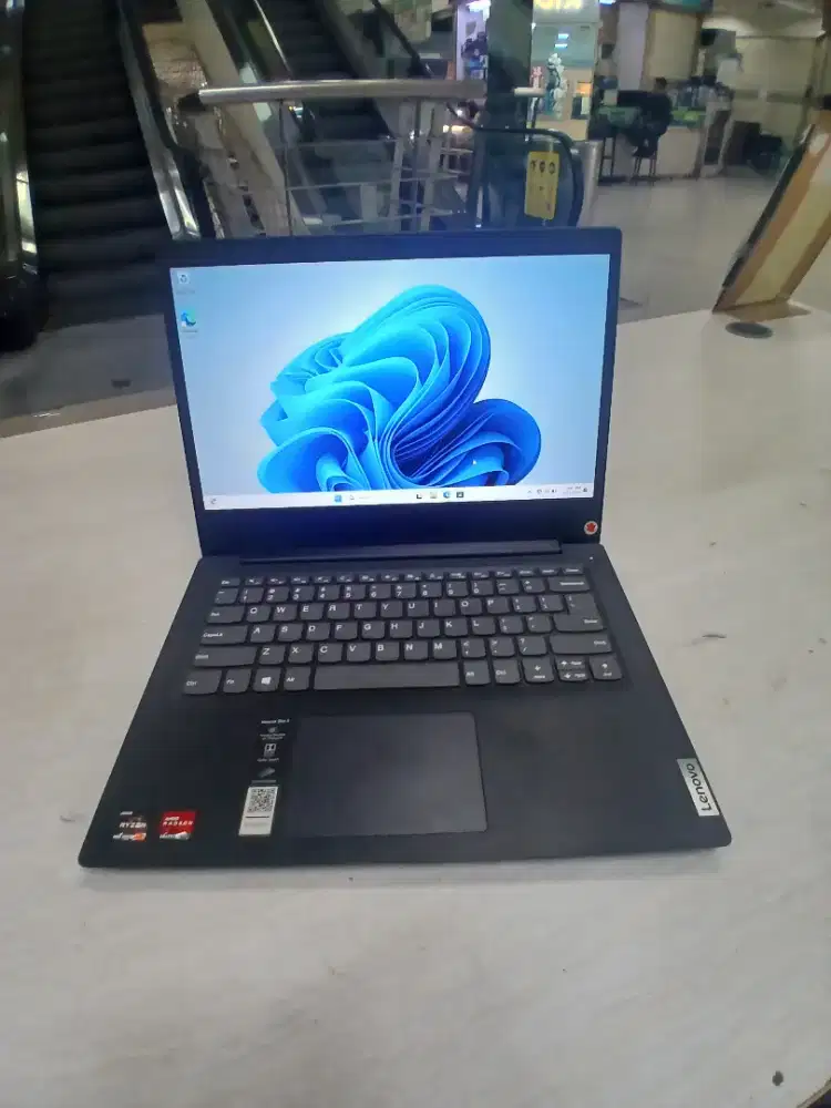 REDY LENOVO SELIM3
PROSSESOR RIZEN3 EL43000U
RAM4GB
SSD