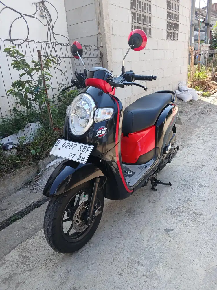 Honda Scoopy donat 2018 mulus