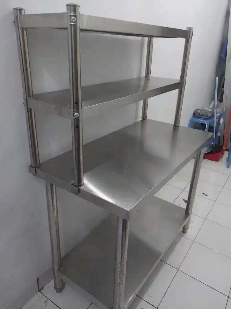 Meja stainless dengan rak