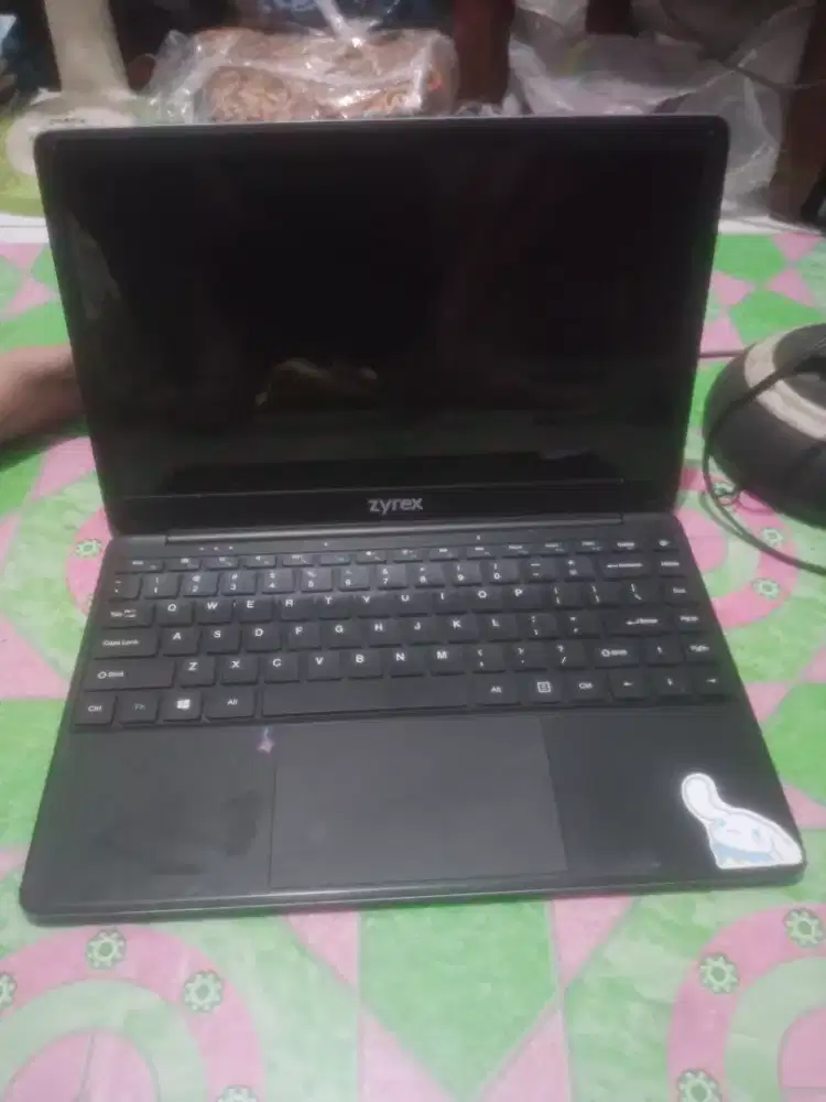Laptop zyrex sky 232 normal