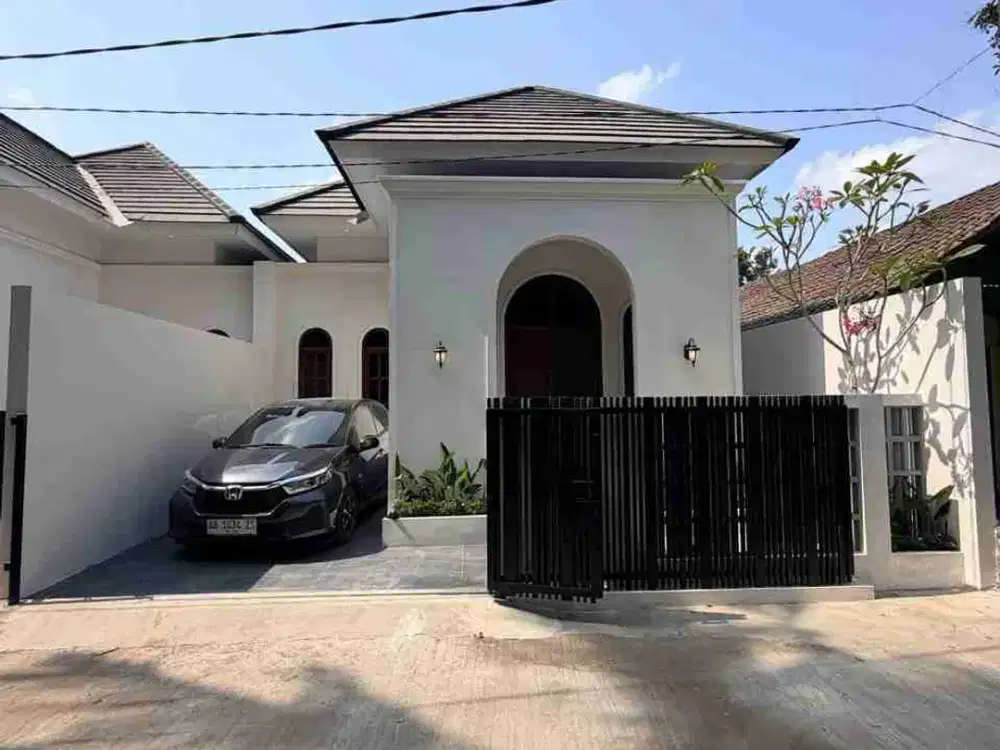 RUMAH CANTIK FURNISHED KLASIK MODERN - KUALITAS PREMIUM DI DEKAT SD MODEL WEDOMARTANI