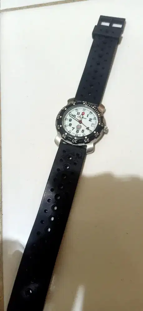 Jam tangan Victorynox swiss army