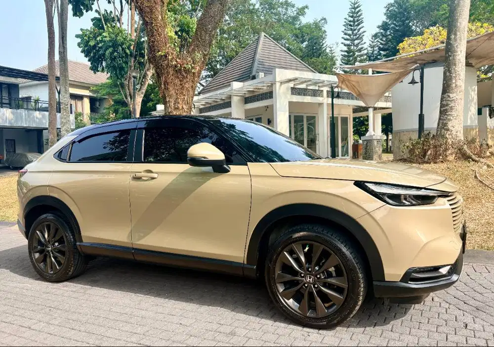 HONDA HR-V SE 2023 TWO TONE – FIRST OWNER – EXCELLENT CONDITIONRp 335.