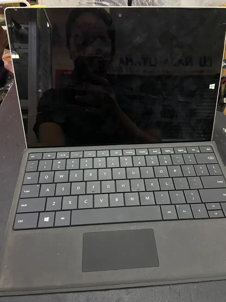 Microsoft surface 1657