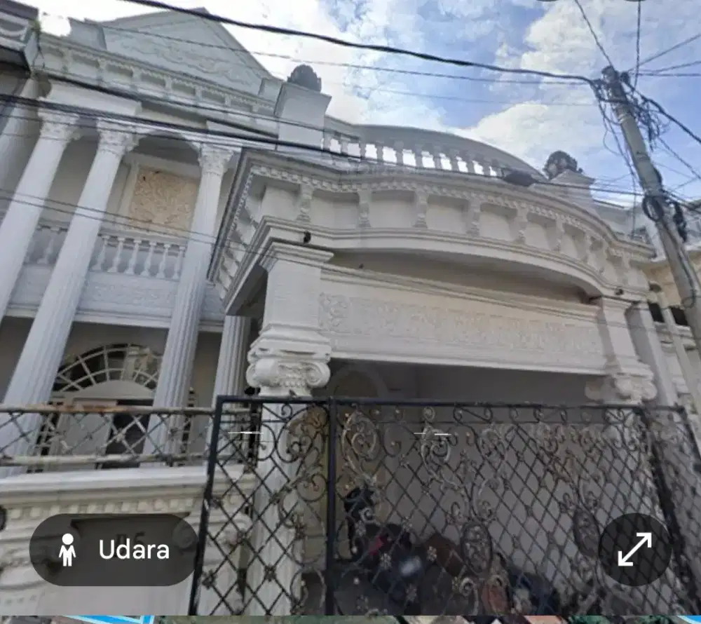 DI JUAL RUMAH MEWAH KONSEP CASTLE MODERN DI AREA MUDUTAKI, DENPASAR