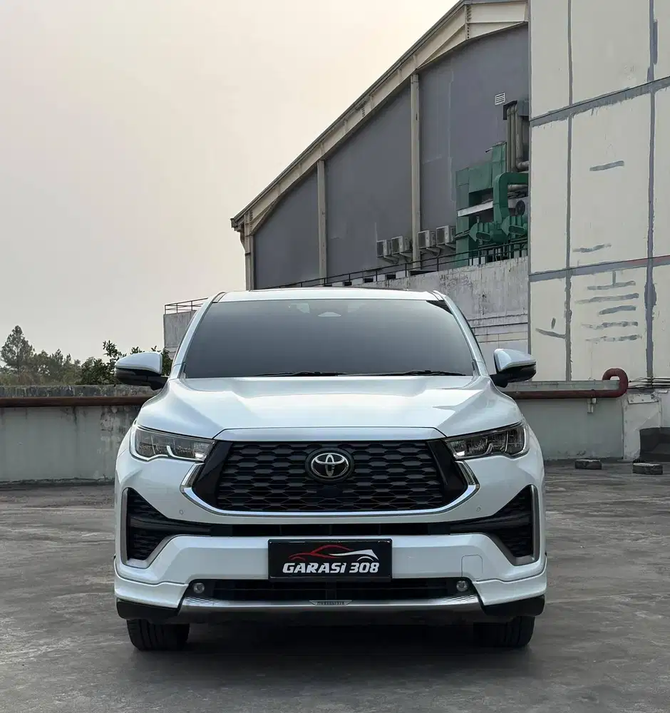 Toyota kijang Innova Zenix Q 2.0 Hybrid Modelista HV CVT TSS 2023Putih