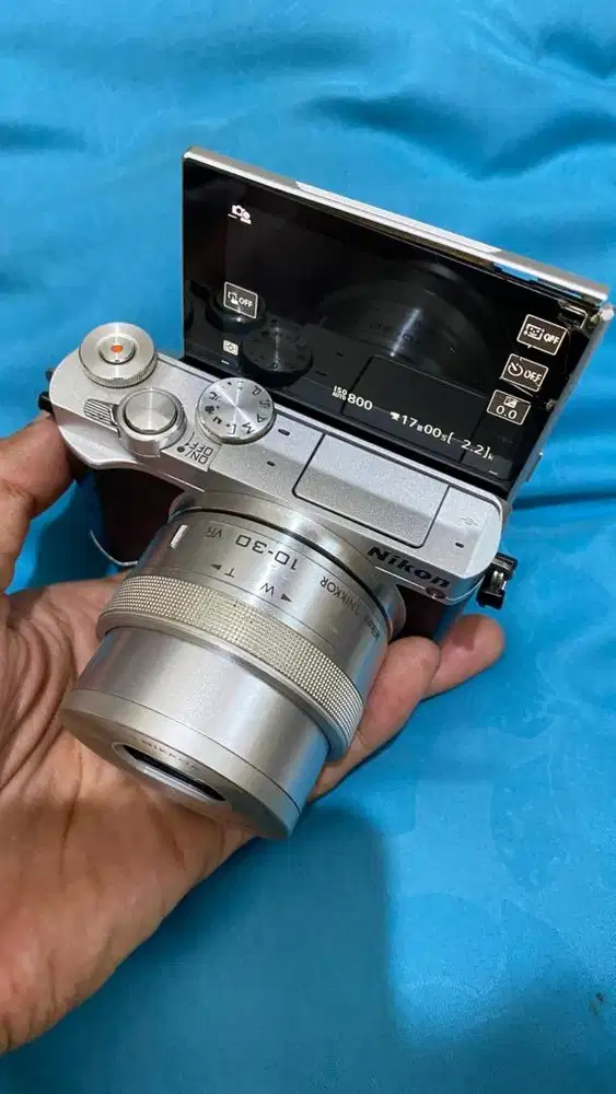 Nikon j5 Warna Silver Hitam + Lensa 10-30mm
