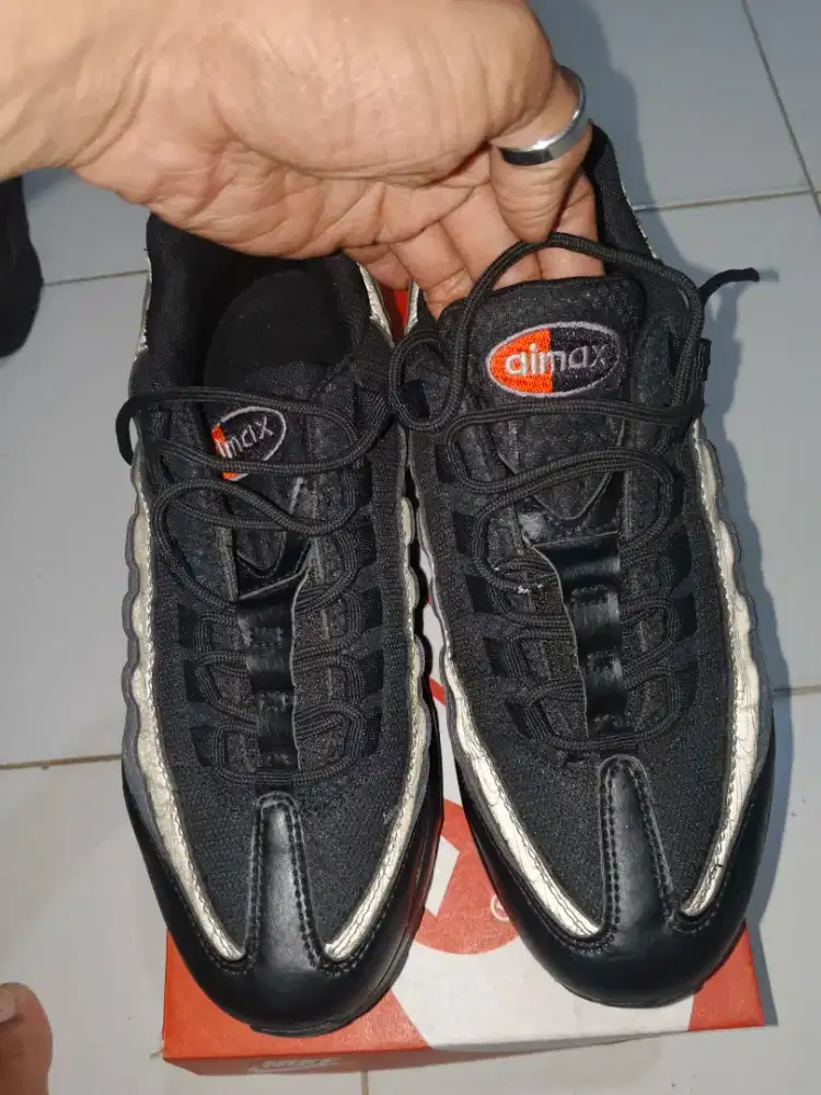 Sepatu nike airmax 95 Ori vietnam uk. 40 Black