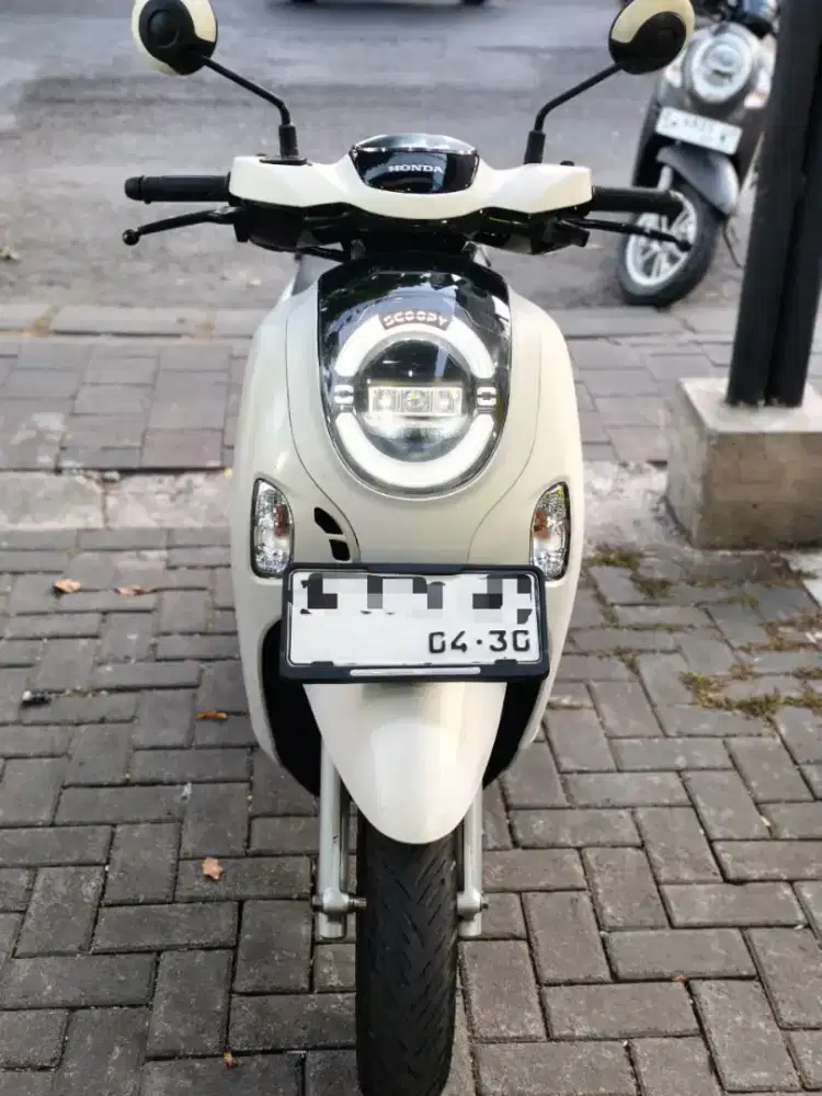 Scoopy Putih tahun 2025