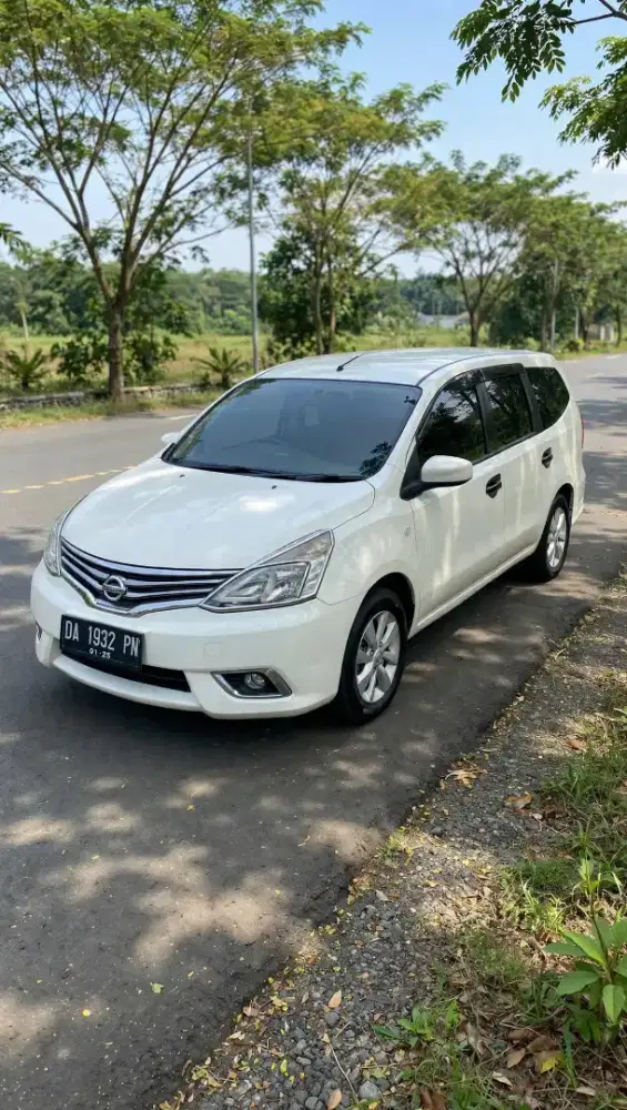 dijual mobil pribadi Nissan grand Livina 2013