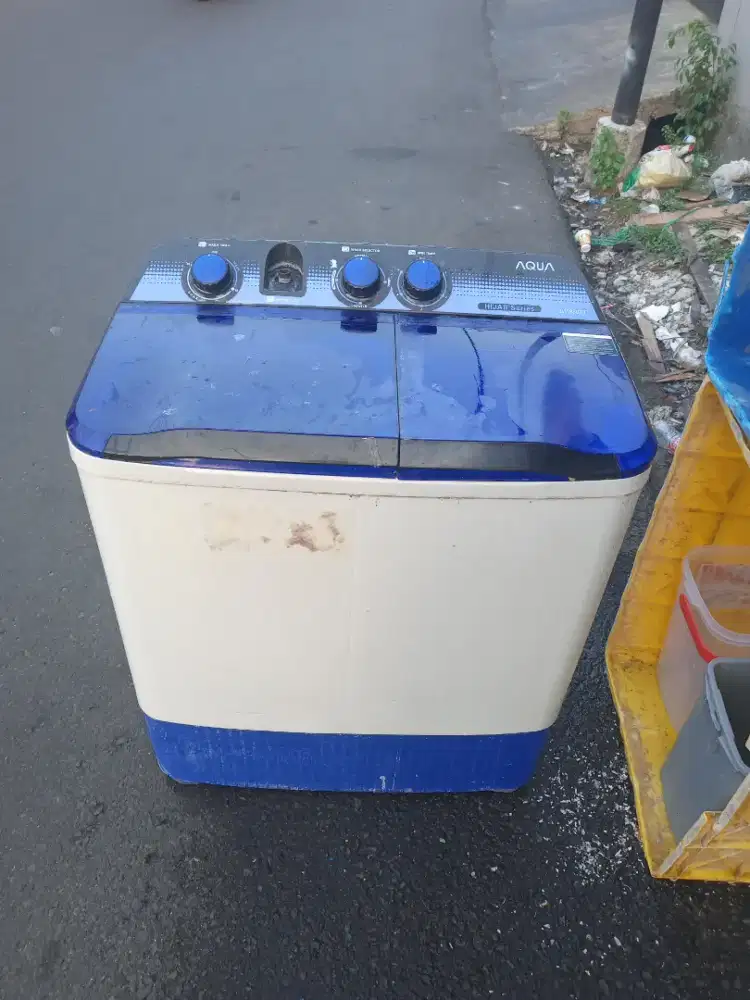 Di jual mesin cuci 2 tabung merek akua